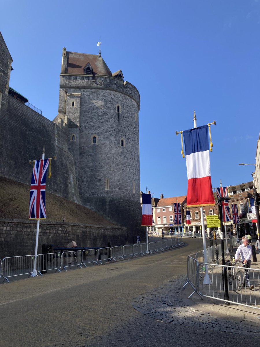 Sam Leech (@samleech_bm) on Twitter photo π¬π§π€π«π·
So far, so quiet out in Windsor.
Though, we will soon have a special guest <a href="/EmmanuelMacron/">Emmanuel Macron</a> visiting us soonβ¦
Follow me and <a href="/ExpressSeries/">SloughWindsorExpress</a> for updates as the day unfolds. π¬π§π€π«π·
So far, so quiet out in Windsor.
Though, we will soon have a special guest <a href="/EmmanuelMacron/">Emmanuel Macron</a> visiting us soonβ¦
Follow me and <a href="/ExpressSeries/">SloughWindsorExpress</a> for updates as the day unfolds.