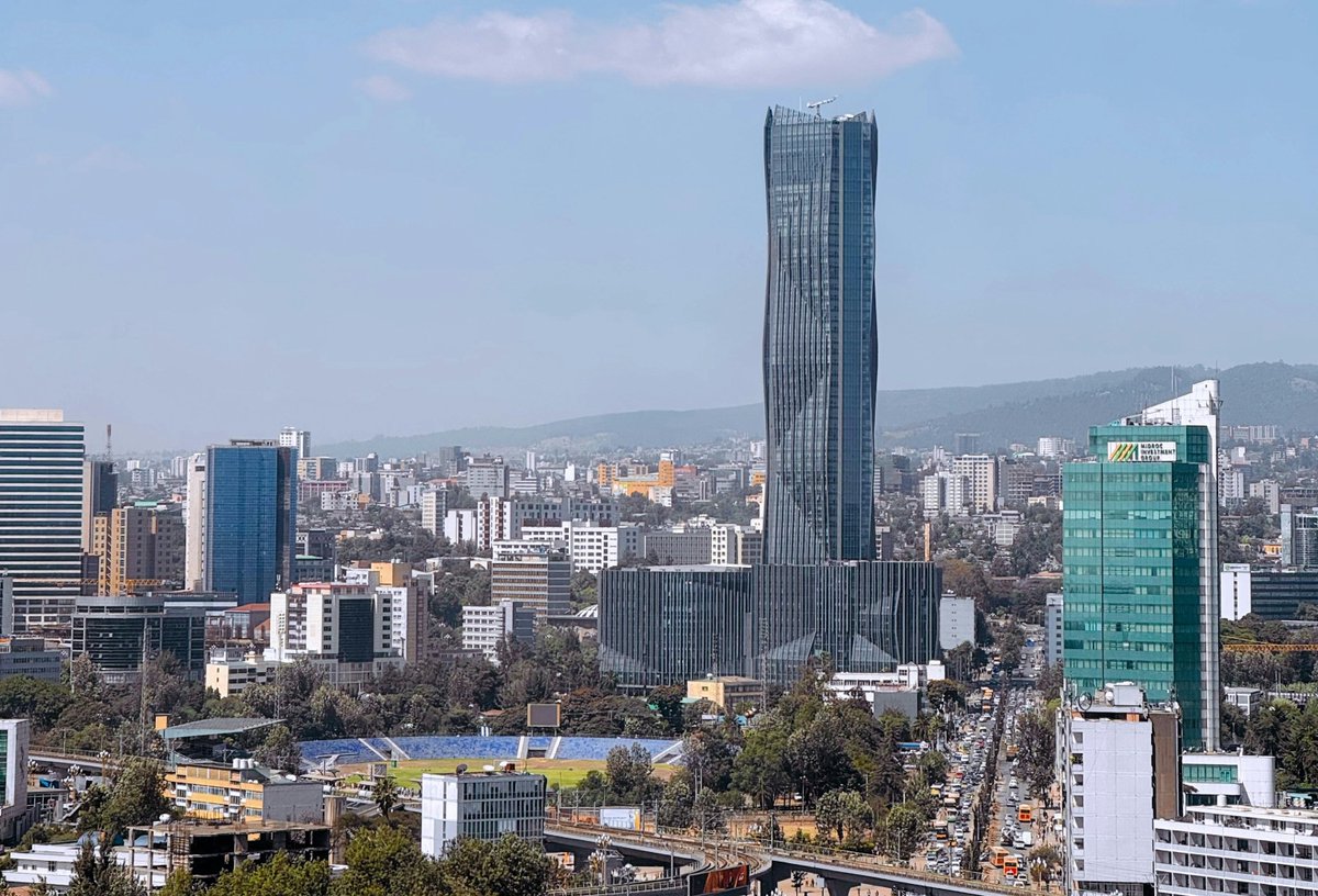 africanroundup's tweet image. 1/2 🏦 @KCBInKenya builds on &apos;Gov-preneurs&apos; groundwork in Ethiopia as banking liberalisation accelerates - @MasukuAndile&apos;s analysis via @africanroundup &amp;amp; @busrep reveals strategic architecture behind historic market opening #TechTidesTuesday

📷: Fanuel Leul