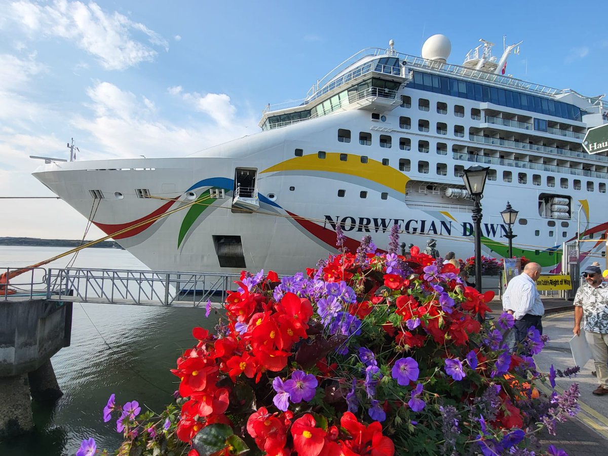 PortofCork's tweet image. 🌅 The Norwegian Dawn returns to Cobh this Thursday!
Throwback to a breathtaking arrival of the Norwegian Dawn in Cobh, captured in full bloom and glowing under a spectacular sunrise. We look forward to welcoming this beautiful vessel back to our harbour once again.
📸 Hendrick…