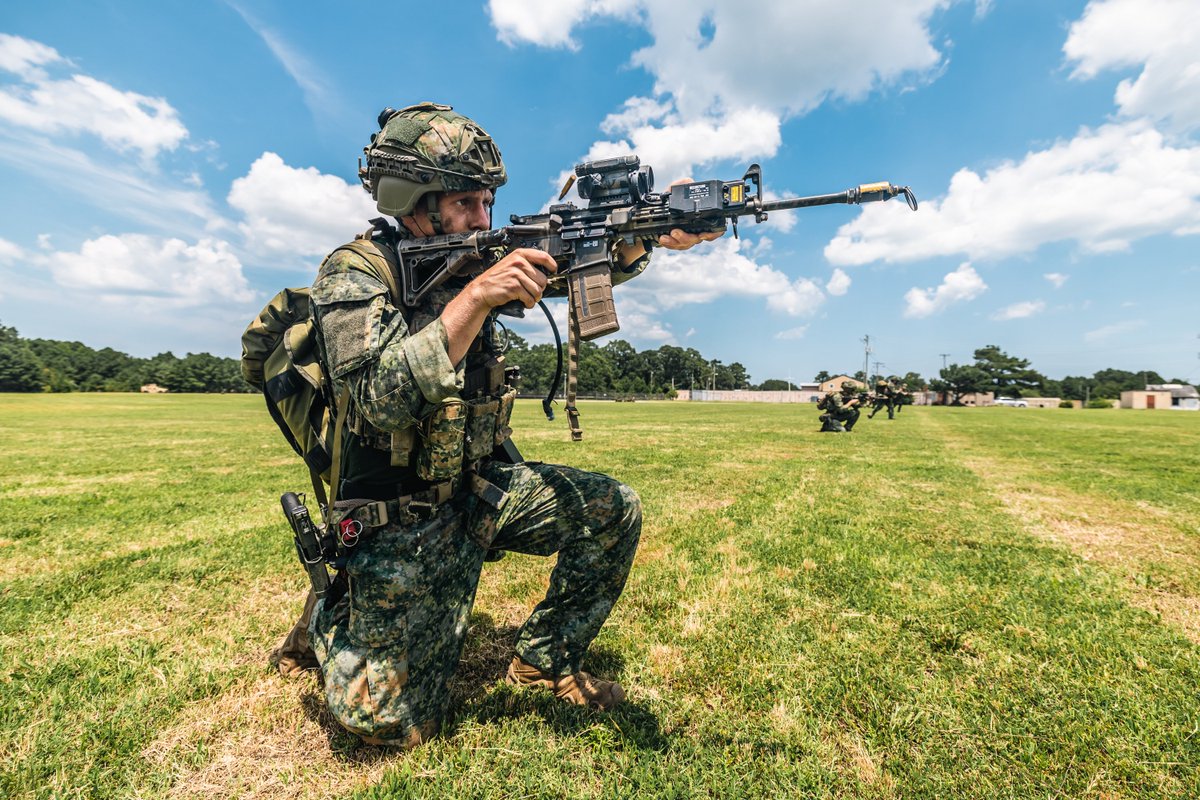 kon_marine's tweet image. 🇳🇱 Zr.Ms. Johan de Witt, @korpsmariniers, en @Kon_Luchtmacht trainen met @NATO-partners 🇺🇸🇬🇧🇨🇦 aan de Amerikaanse oostkust. We oefenen amfibische operaties en vliegoperaties zodat we in een echte missie direct als één team kunnen handelen. #AtlanticAlliance25