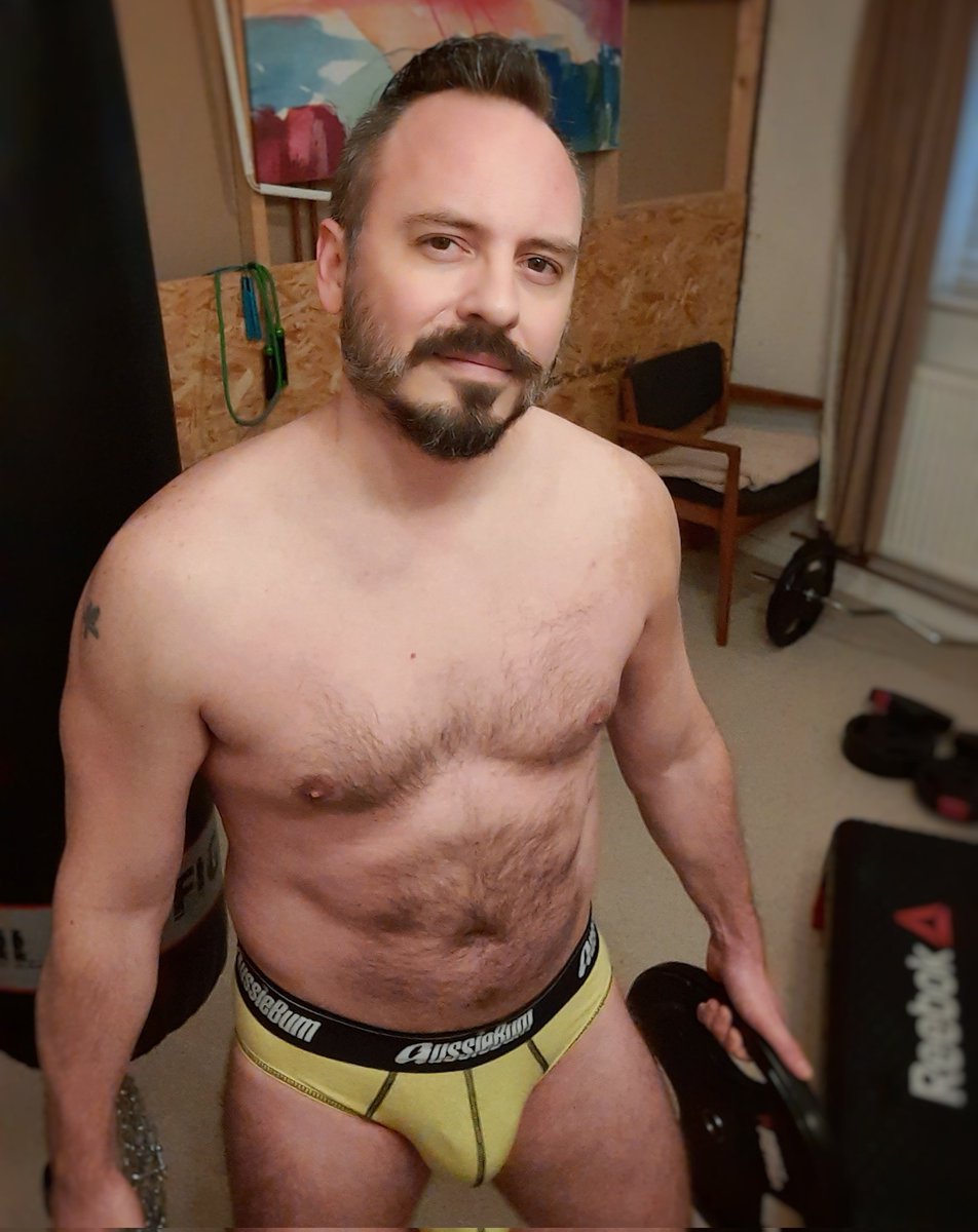 Covid hair and beard from 2021.

#gaybulge #aussiebum