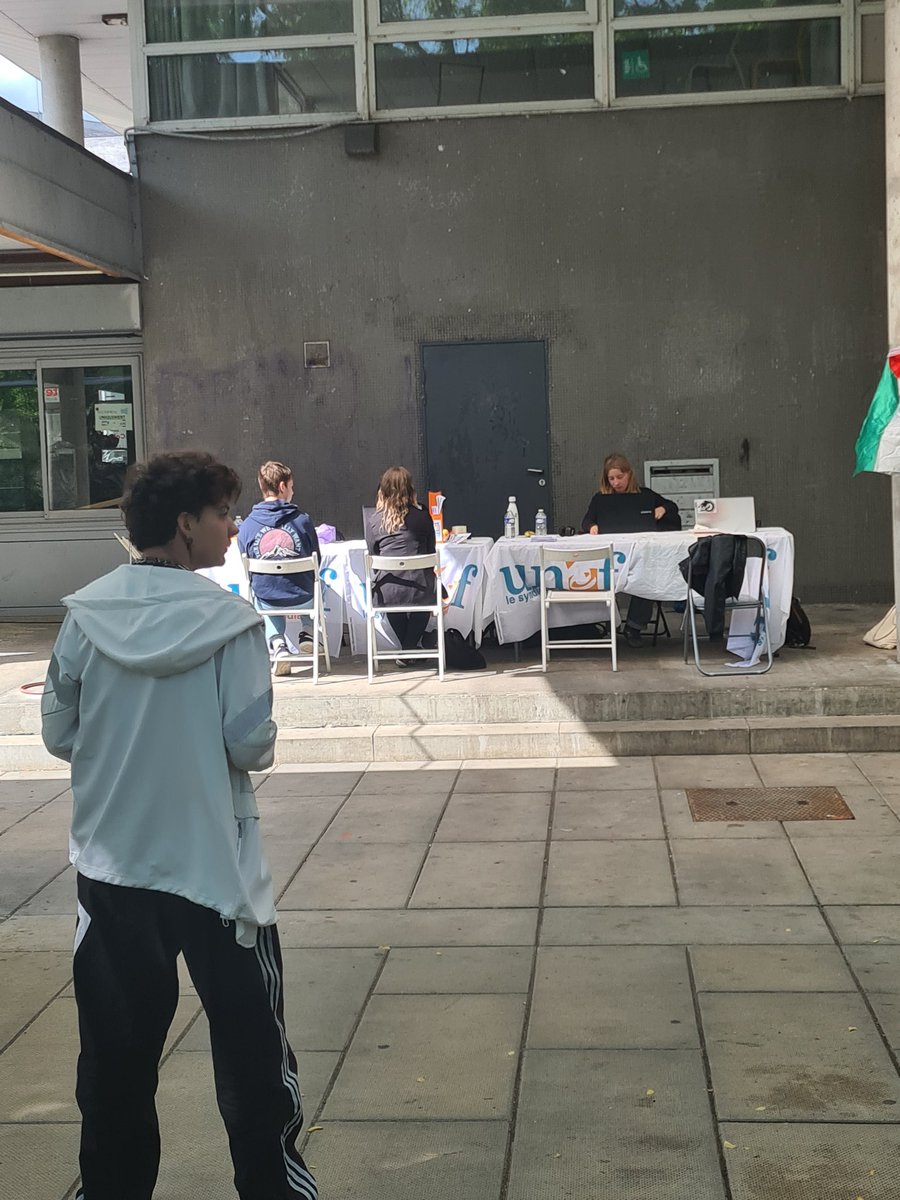 Refusé à l'université ? Contacte l'UNEF !

Nous tenons des permanences toute la semaine, de 9h à 16h, pour aider les étudiants refusés à contester leurs refus et à obtenir une place à l'université. Luttons tous contre la sélection !

#parcoursup #monmaster #campusfrance