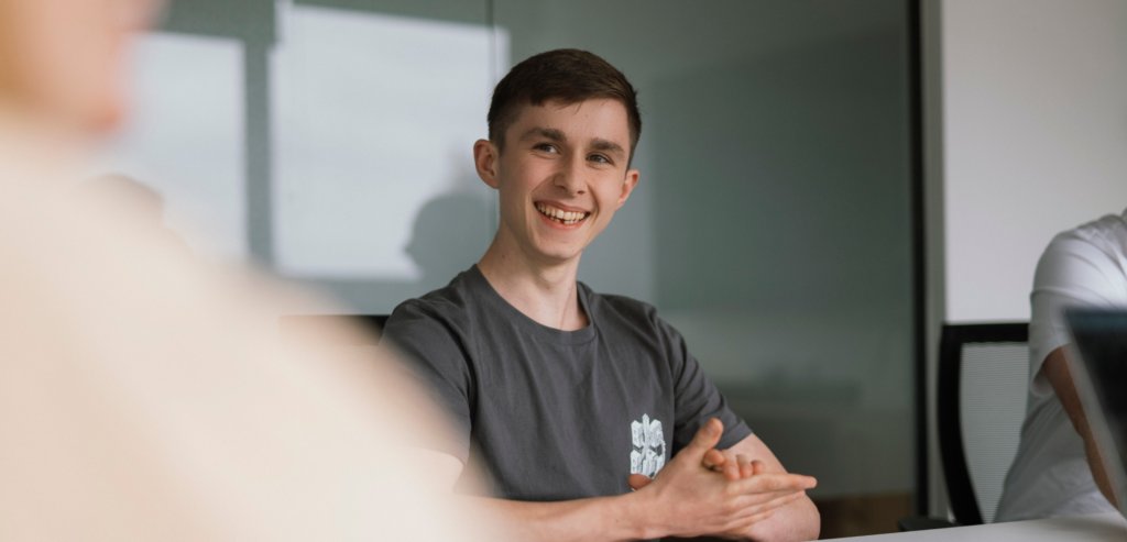 BigBite's tweet image. From catering apprentice to coding expert 👨💻
We're super proud of Junior Engineer, Jake who was recently named this year's @nechamber Rising Star! 🏆
Read about Jake's award win in our latest blog:
eu1.hubs.ly/H0lzzfZ0