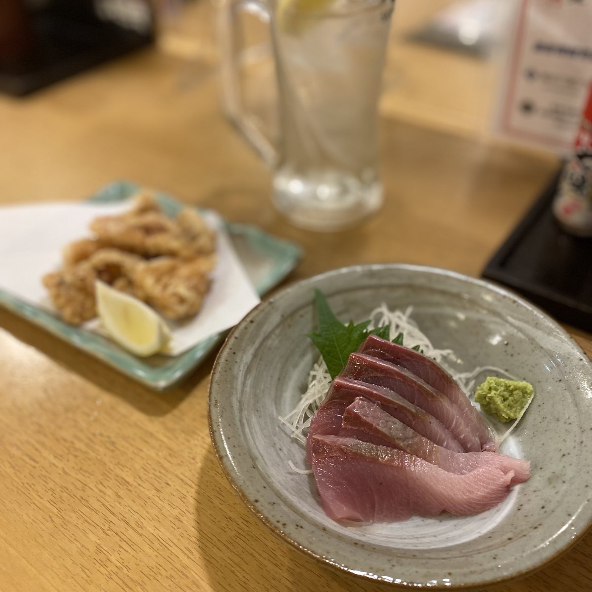 飯テロ！
ボチ呑み居酒屋🏮
ガンドぶり刺身
いか唐揚げ
檸檬サワー🍋