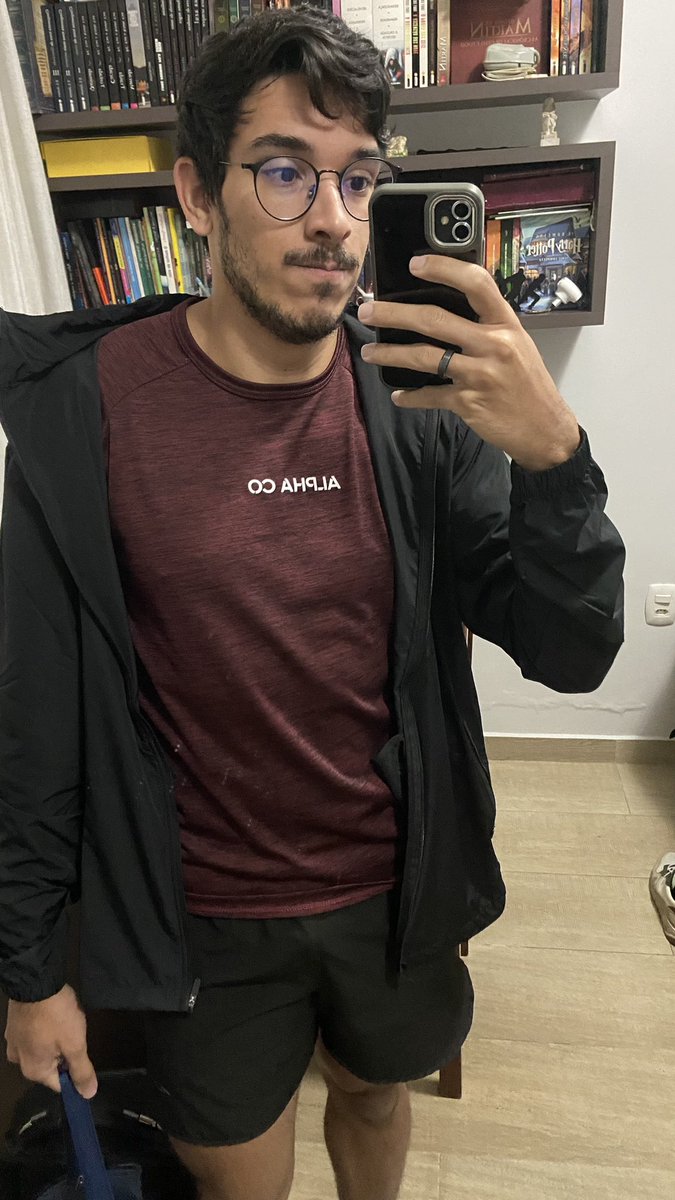 eufaleimerda's tweet image. Eu não acredito que to acordando 5h para treinar nesse frio de 8 graus