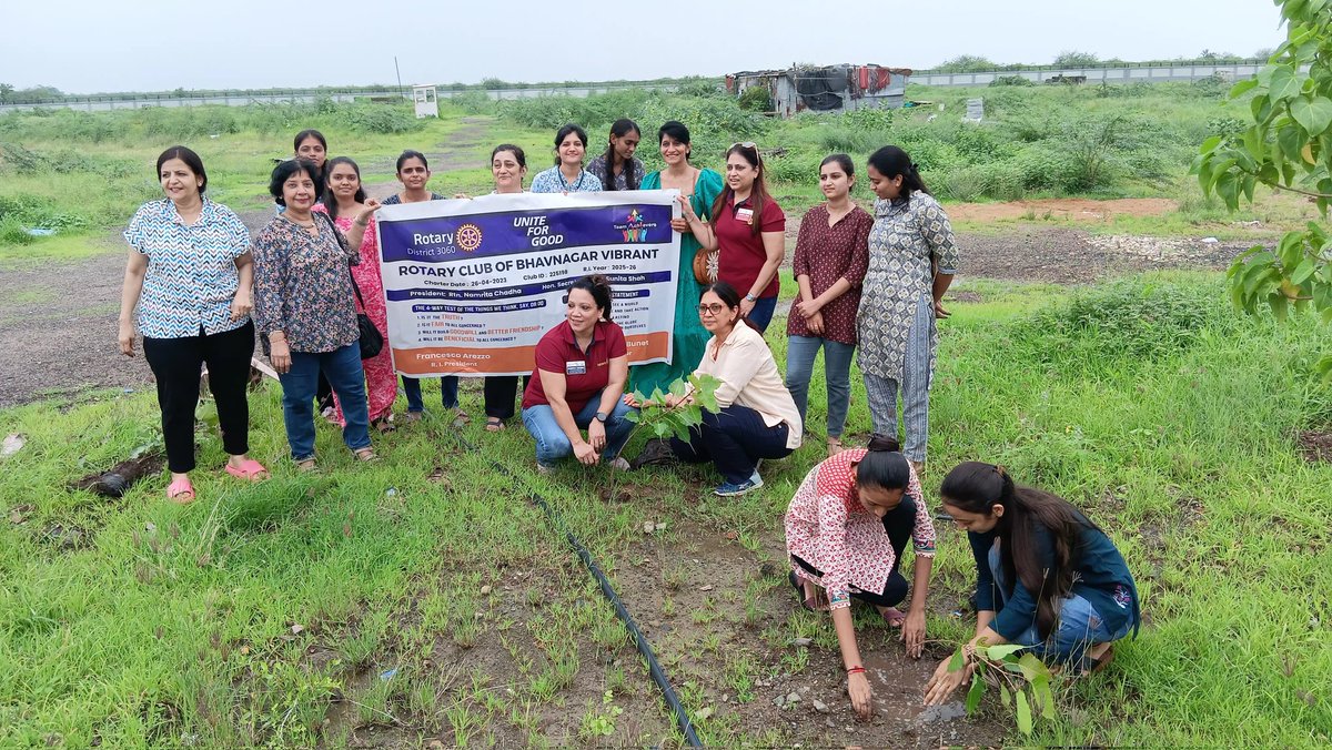 cpatel45's tweet photo. @RotaryClub of Bhavnagar Vibrant joined @RSCBhavnagar for a tree plantation on the respected RSC campus, spreading green roots of change.
United For a Greener Tommorow
#TreePlantationDrive
#GreenBhavnagar
#TreeForFuture https://t.co/Jcbvf8FaKF