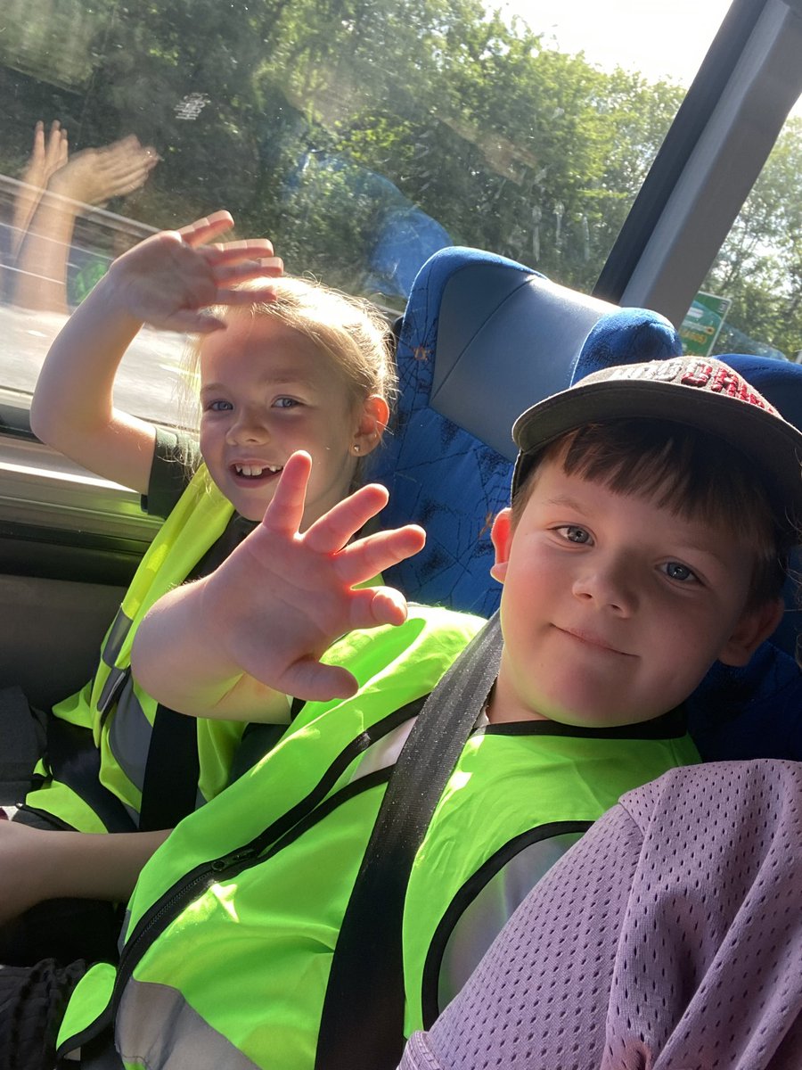 LakesHampton's tweet photo. Y1 are off and they are super excited!! ￼🌊☀️ https://t.co/xE9HSmwB4x