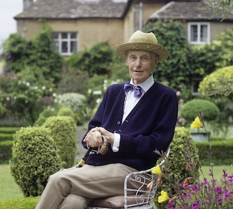 PParkerWriting's tweet image. “I admire people who have no sex life, or at least appear to have none, which is why I approve of circumspection, or hypocrisy if you prefer. For sex should be solely an individual’s concern…”
James Lees-Milne, 8 July 1971
#jamesleesmilne