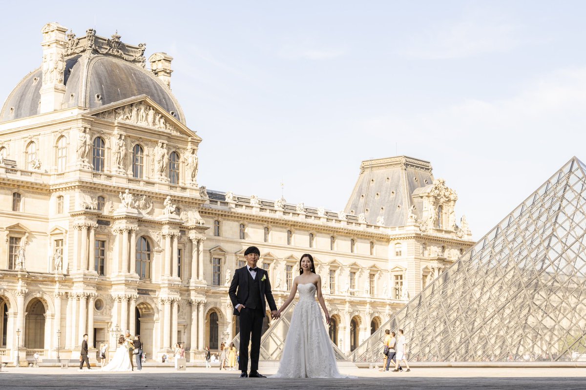 24toWedding's tweet photo. 毎年好評のパリでの撮影🇫🇷💗
24toWeddingのフォトグラファー、ヘアメイクが渡航して東京さながらの撮影スタイルをパリで。
キャンペーン時期以外も年中お問い合わせ可能です◎

#24towedding #パリ撮影といえば24towedding https://t.co/81gt5rpUIz