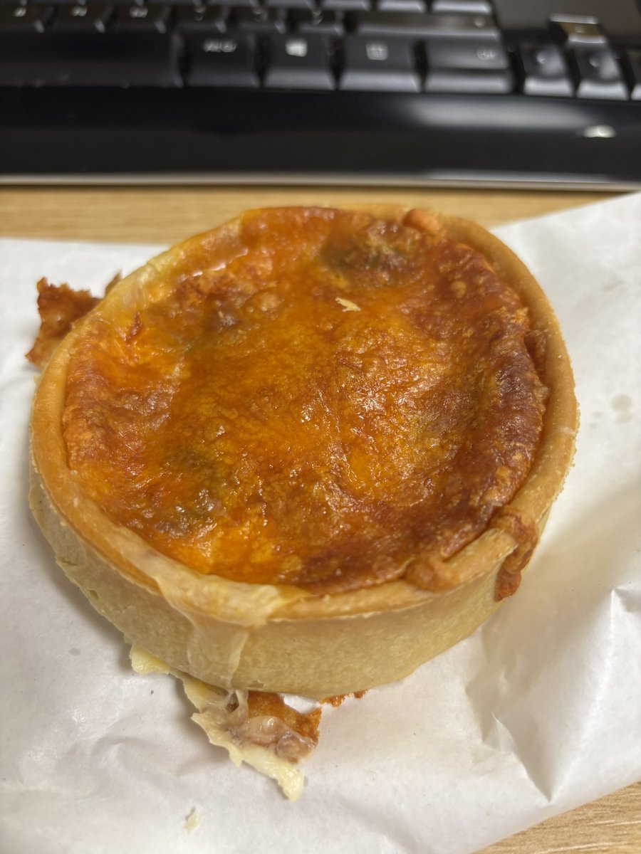 simonwxm's tweet image. The highlight of my working week is a chicken parm pie at 10am every Tuesday. Ok, this tradition only started last week but it will continue forever now.