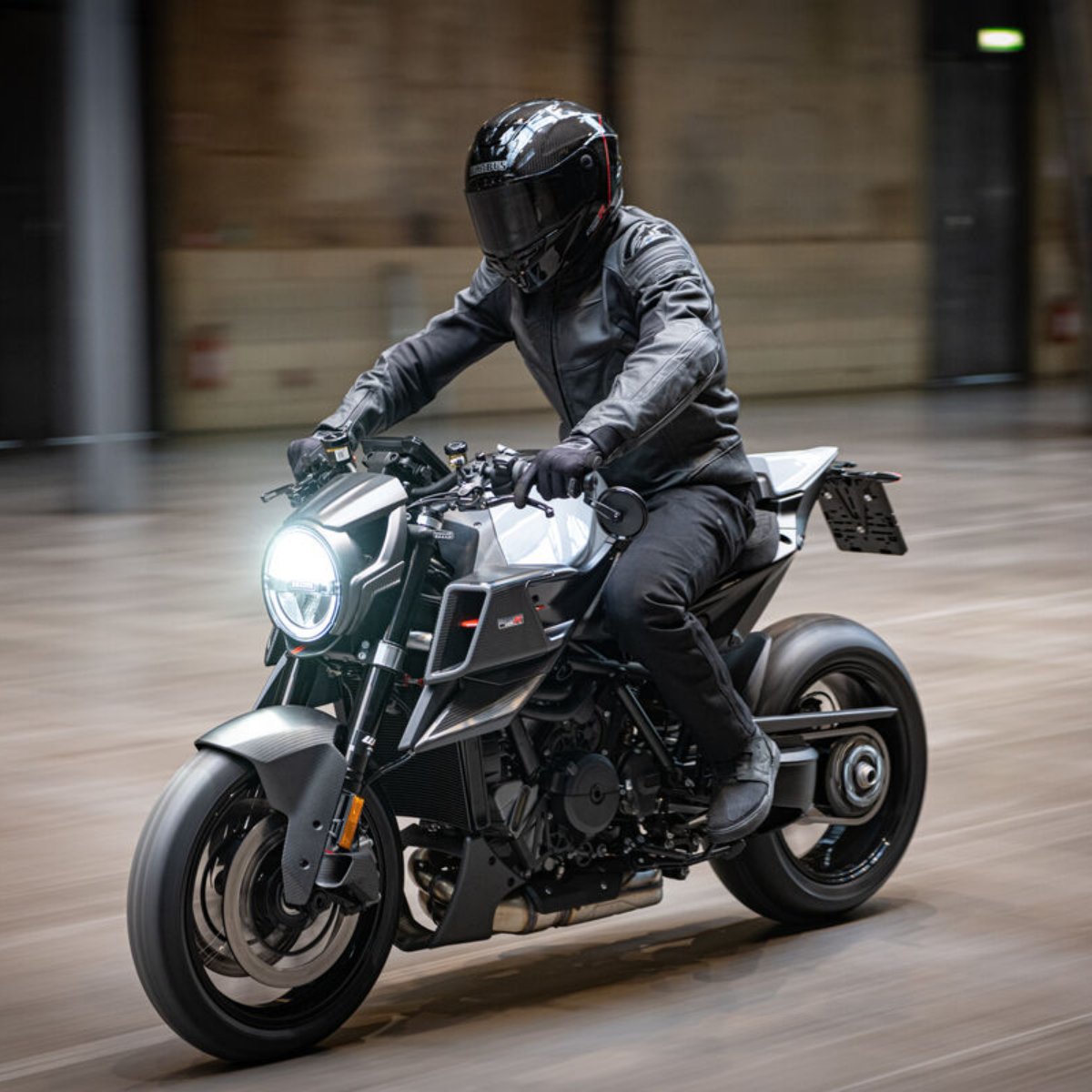 ktm_japan's tweet image. BRABUS 1300 R Edition 23には、KTM 1290 SUPER DUKE R EVOの1,301 cc Vツインエンジンが装備され、このエンジンは、熱狂的なファンのために素晴らしいパワー供給を可能にしている。

▼詳細はこちら
brnw.ch/21wTYye

#KTM #KTMJ #BRABUS #BRABUS1300REdition #KTM1290SUPERDUKEREVO