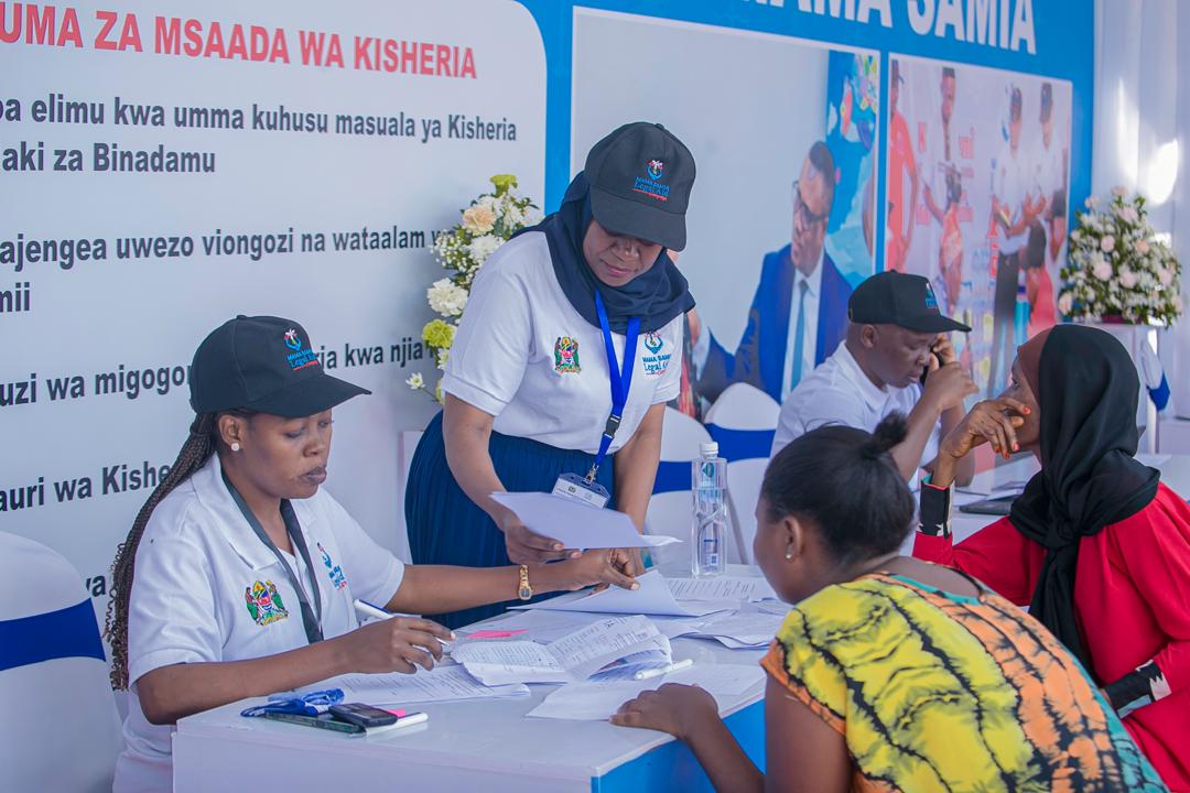 Limaharajr's tweet photo. Huduma ya kisheria kwa wote β wageni na wananchi wamejionea haki ikiletwa karibu! Kupitia Mama Samia Legal Aid CampaignποΈβοΈ#Nchiyangufurahayangu #Nchiyangukwanza #SioNdotoTena #SisiNiTanzani #Matokeochanya #Katiba_sheria #MsLAC #DrSSH https://t.co/ybsxFwHImB