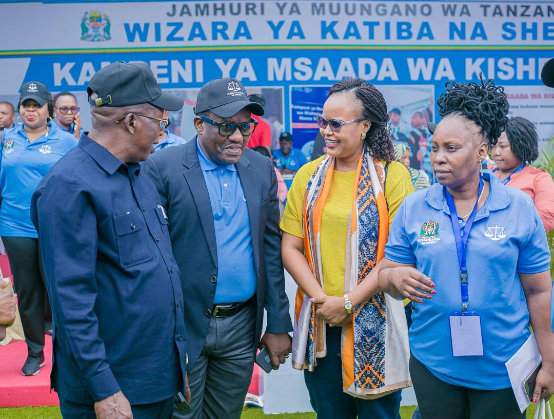 Limaharajr's tweet photo. Huduma ya kisheria kwa wote β wageni na wananchi wamejionea haki ikiletwa karibu! Kupitia Mama Samia Legal Aid CampaignποΈβοΈ#Nchiyangufurahayangu #Nchiyangukwanza #SioNdotoTena #SisiNiTanzani #Matokeochanya #Katiba_sheria #MsLAC #DrSSH https://t.co/ybsxFwHImB