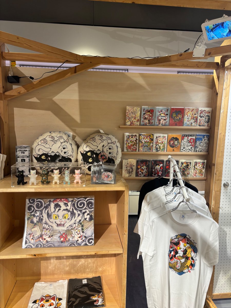 FEWMANY_SHIBUYA's tweet image. 本日から開催!
小夏屋(@konatsu_ya )の個展「小夏屋 妖怪獣展」が渋谷ロフト6階 FEWMANY SIBUYA LOFT GALLERYで開催中!
原画作品やカスタムソフビなどに加え、新作のソフビも販売しています!
【開催期間】
7月8日(火)〜7月21日(月・祝)
(原画作品・カスタムソフビは抽選により販売いたします)