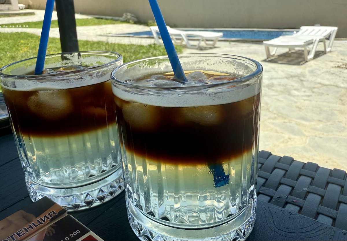 эспрессо-тоник, бассейн - а как ваши утры?