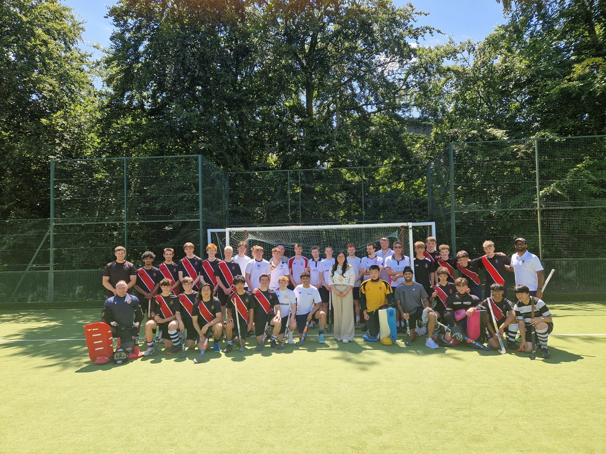 Mayor_RoyalSC's tweet image. 🤩Sport in Sutton Coldfield

The Mayor has been enjoying attending some exciting sporting events across the town including:

🏓 Pop Up Ping Pong Parlour
🏒Hockey Match at Bishop Vesey&apos;s Grammar School
🏏Charity Cricket Match in support of The Cancer Support Centre
