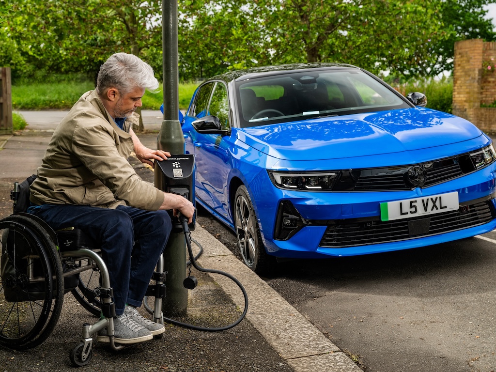 EVFleetWorld's tweet image. More than a third (38%) of UK councils do not provide any on-street electric vehicle charging suitable for disabled drivers, risking a large section of society being left behind in the EV transition. #MotabilityOperations #MotabilityScheme #Vauxhall
evfleetworld.co.uk/third-of-counc…