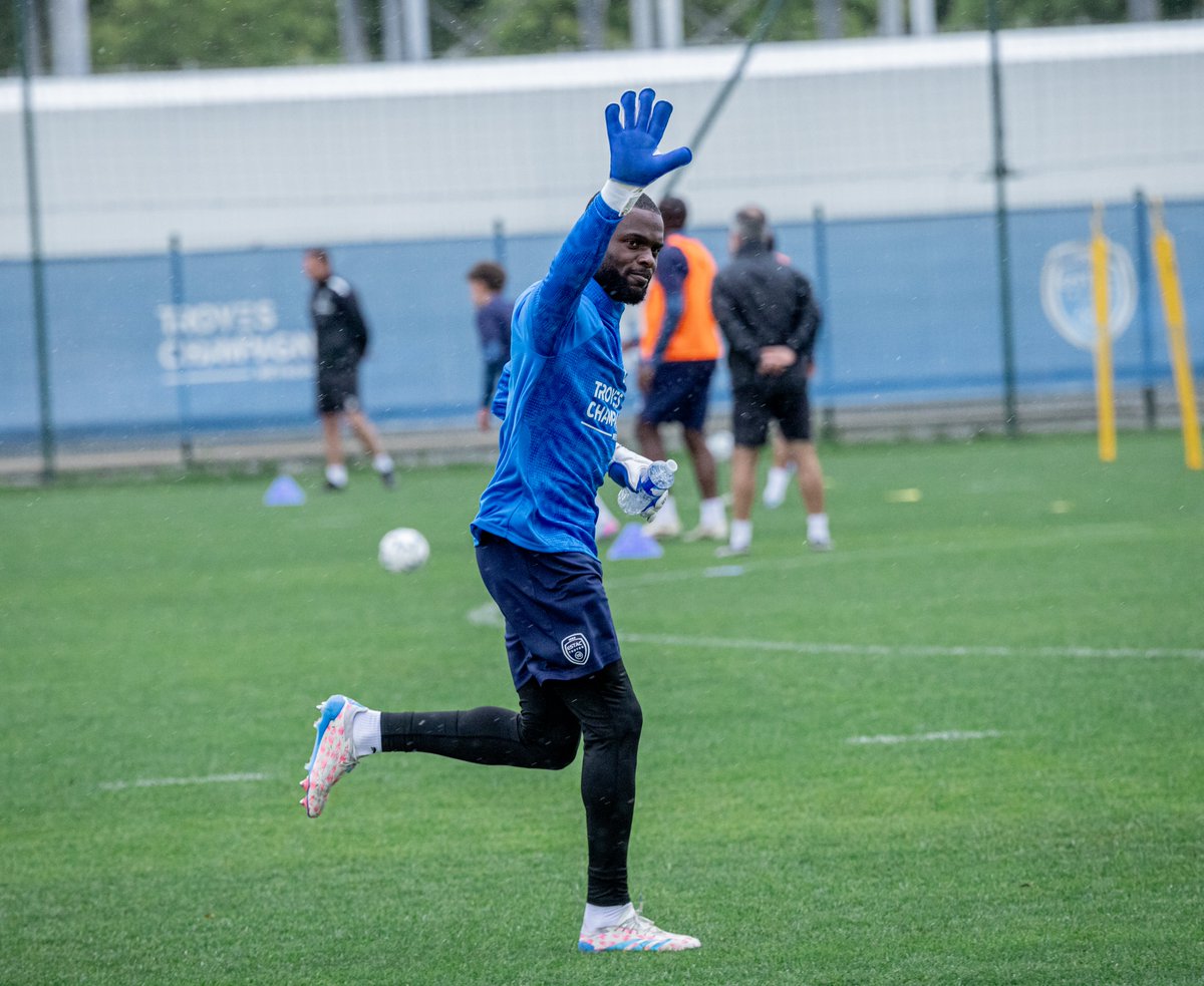 ESTAC Troyes (@estac_officiel) on Twitter photo ๐ท๐๐๐๐๐ฬ๐๐ ๐๐ฬ๐๐๐๐ ๐๐๐๐ ๐๐๐๐๐ ๐๐๐๐๐๐๐ ๐๐๐๐๐๐๐ ! ๐งค
Hillel Konatรฉ รฉtait prรฉsent ร l'entraรฎnement collectif ce mardi, pour sa toute premiรจre en Bleu et Blanc ! ๐
#TeamESTAC ๐ตโช๏ธ ๐ท๐๐๐๐๐ฬ๐๐ ๐๐ฬ๐๐๐๐ ๐๐๐๐ ๐๐๐๐๐ ๐๐๐๐๐๐๐ ๐๐๐๐๐๐๐ ! ๐งค
Hillel Konatรฉ รฉtait prรฉsent ร l'entraรฎnement collectif ce mardi, pour sa toute premiรจre en Bleu et Blanc ! ๐
#TeamESTAC ๐ตโช๏ธ