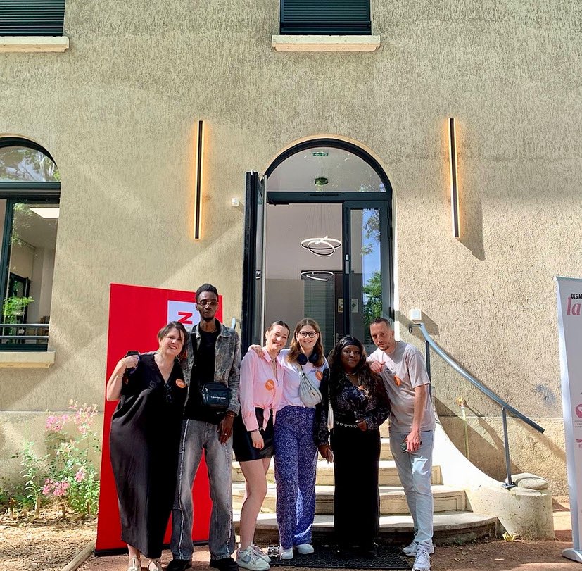 Lyon Demain (@lyondemain) on Twitter photo 🟢🫸 INSERTION 🫷🟢
👉 C’est dans le 8e arrondissement de Lyon que s’est installé un nouveau lieu d’insertion et de transition écologique qui accueille 20 jeunes majeurs confiés à l’Aide Sociale à l’Enfance.
👉 La Casa Ricochet !
🎙️ À découvrir sur <a href="/lyondemain/">Lyon Demain</a> 🟢🫸 INSERTION 🫷🟢
👉 C’est dans le 8e arrondissement de Lyon que s’est installé un nouveau lieu d’insertion et de transition écologique qui accueille 20 jeunes majeurs confiés à l’Aide Sociale à l’Enfance.
👉 La Casa Ricochet !
🎙️ À découvrir sur <a href="/lyondemain/">Lyon Demain</a>