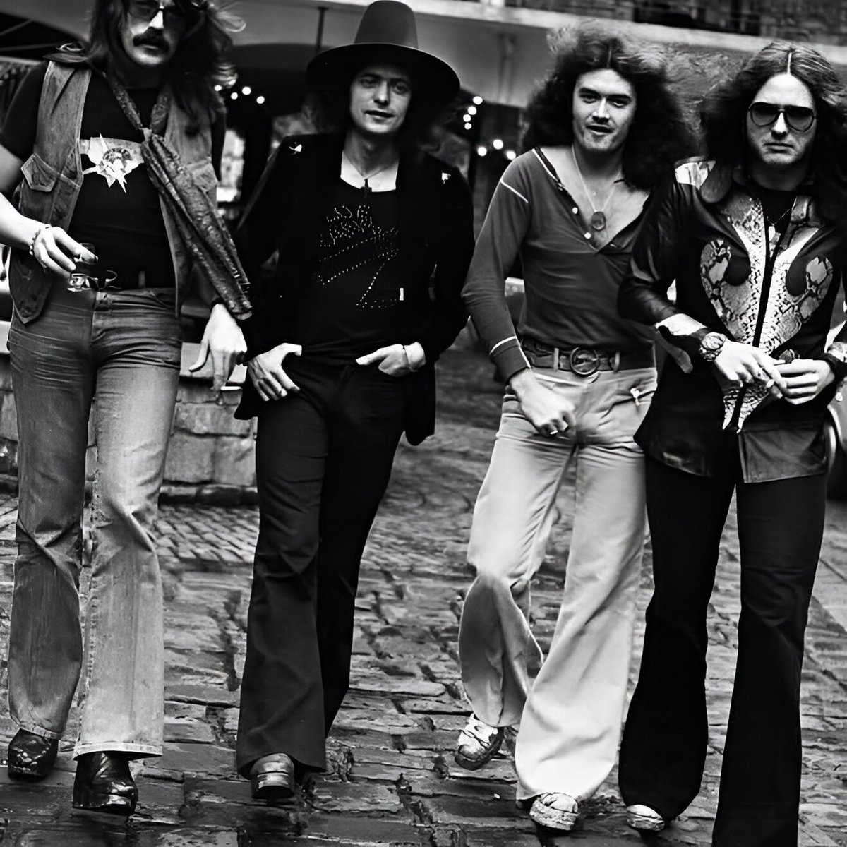 whitesnakeblog's tweet image. Way before Stayin’ Alive, these guys had the walk 😂 #DeepPurple Lord, Blackmore, Hughes and Coverdale 😎