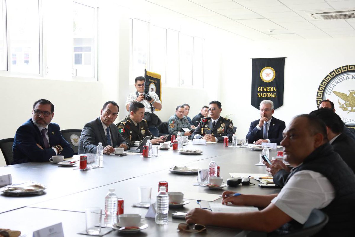 La suma de esfuerzos siempre será clave para fortalecer las estrategias que nos permitan garantizar la seguridad y el acceso a la justicia a las y los michoacanos y, en reunión con el Grupo de Inteligencia Operativa, dimos seguimiento a las acciones realizadas en las distintas