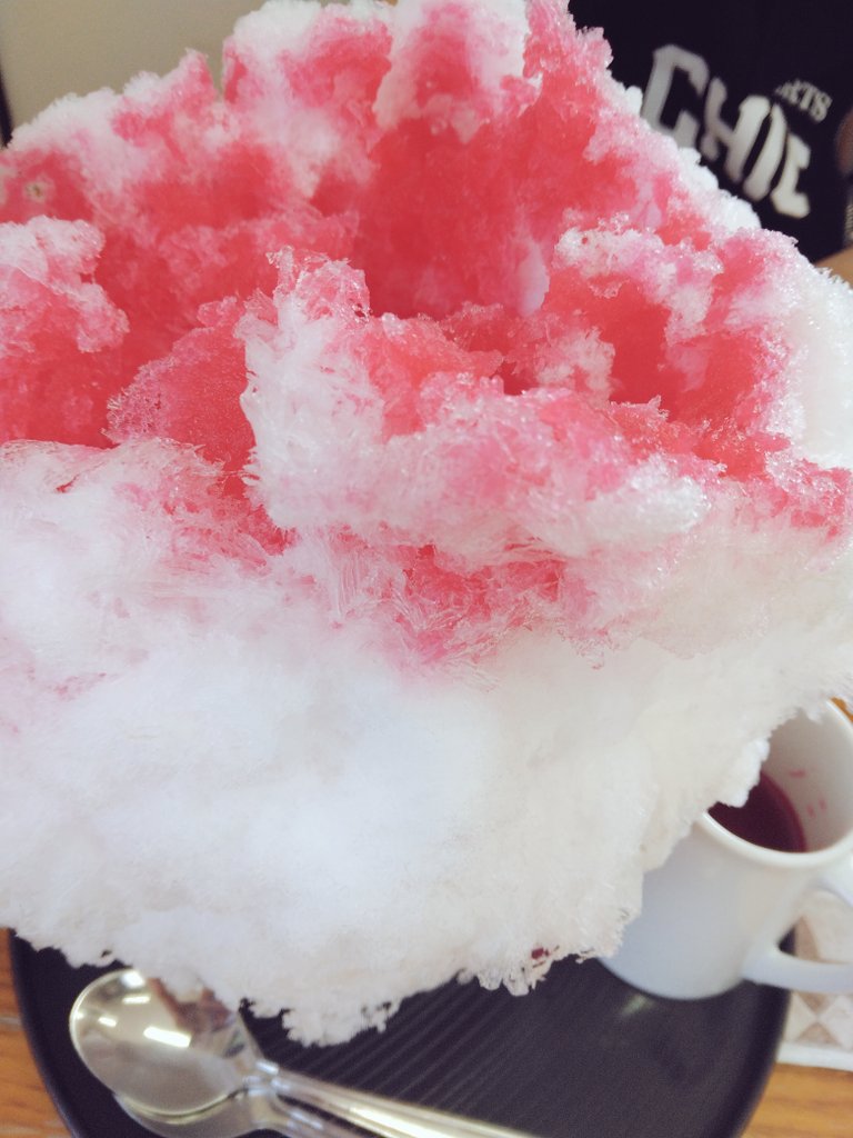 今日は休みで地元で学生時代から行ってるタコ焼きに行ってきた
ここのおっちゃんおばちゃんマジで面白いし、タコ焼きも美味いからいつも昔からここ笑
相変わらずカキ氷デカすぎw