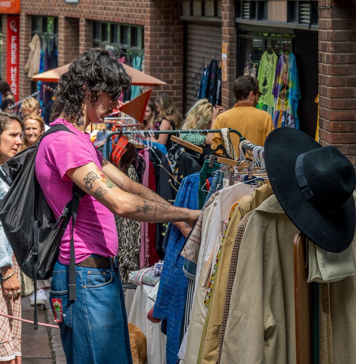 You’ll find stall after stall of great vintage clothing at the Lanes Summer Fayre, this Sunday - norwichlanes.co.uk/its-back-the-n… #Vintage #Norwich