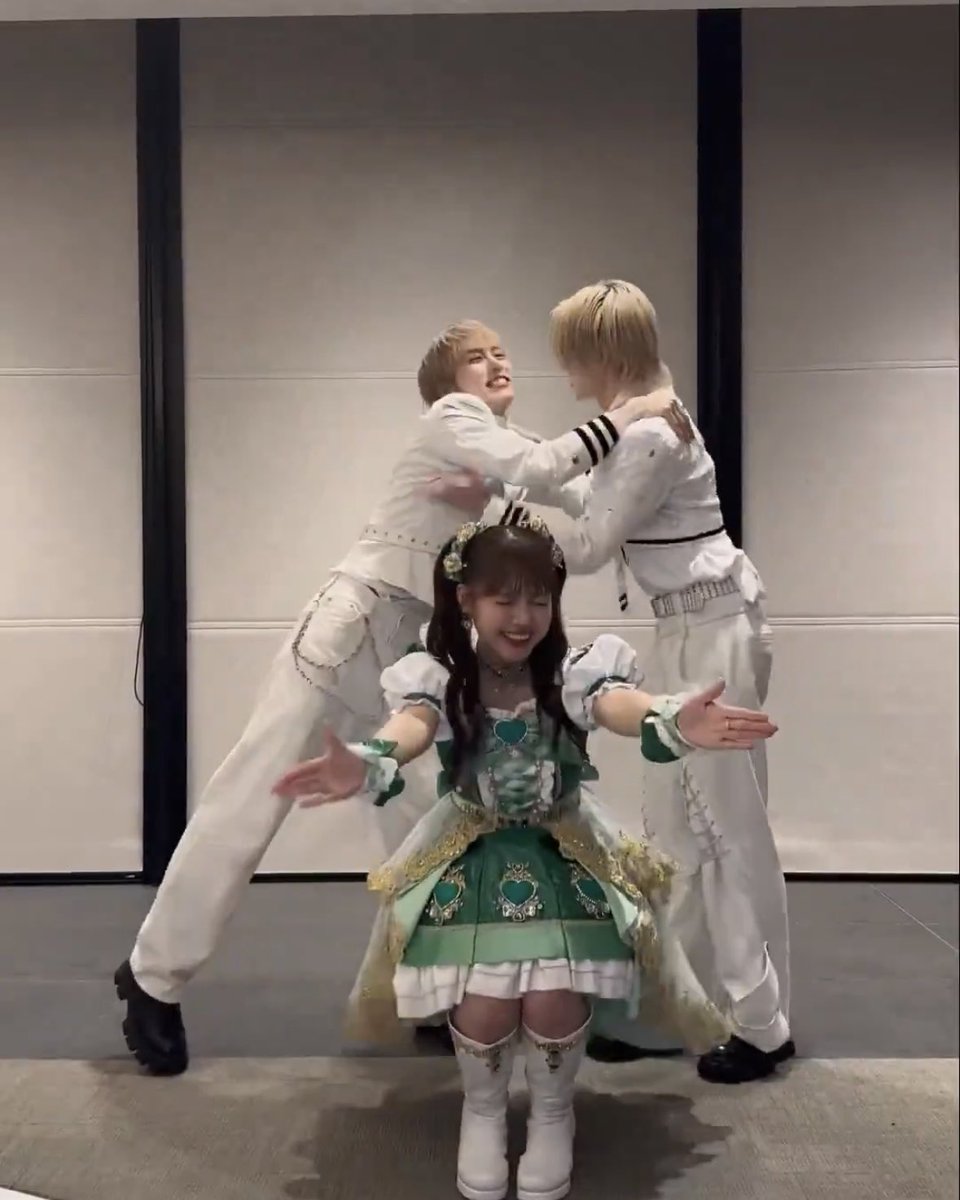 _nyanhappy_'s tweet photo. 開始即距離確認したけど今更ポジション変更するわけにはいかなくて必死な顔で手足を伸ばす匠海、尾崎匠海すぎる https://t.co/HfrJg033UJ