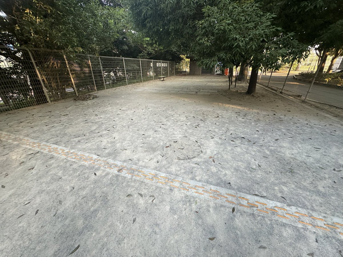 nakano_oosawa's tweet image. 【中野区】地元平和の森公園のドッグラン、マンホールの出っ張り解消
以前から危ないと指摘のあった平和の森公園のドッグランのマンホール
しっかりと段差を解消して頂きました
中野区唯一のドッグラン、大切に使いやすくしていきます
#大沢ひろゆき
#中野イチの食いしん坊
#中野区
#新井
#ドッグラン