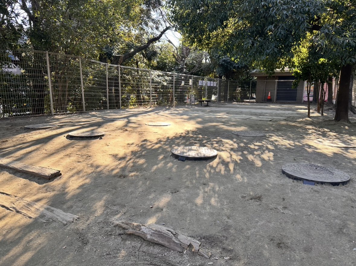 nakano_oosawa's tweet image. 【中野区】地元平和の森公園のドッグラン、マンホールの出っ張り解消
以前から危ないと指摘のあった平和の森公園のドッグランのマンホール
しっかりと段差を解消して頂きました
中野区唯一のドッグラン、大切に使いやすくしていきます
#大沢ひろゆき
#中野イチの食いしん坊
#中野区
#新井
#ドッグラン