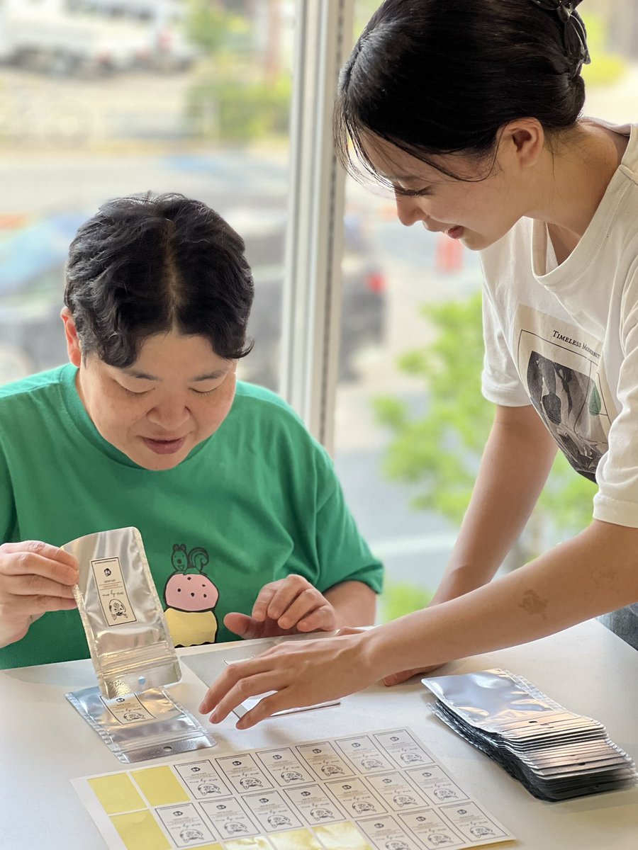 耕房輝にて撮影。

プロのカメラマンに撮ってもらう事で、自分たちの商品のホントの価値が見えてきます。

価値を上げてるのではない。
適正な価値を引き出しているのです。

そして福祉的な付加価値は、撮ってるこちら側が気付かされるので、そこもちゃんと伝えていきたい。