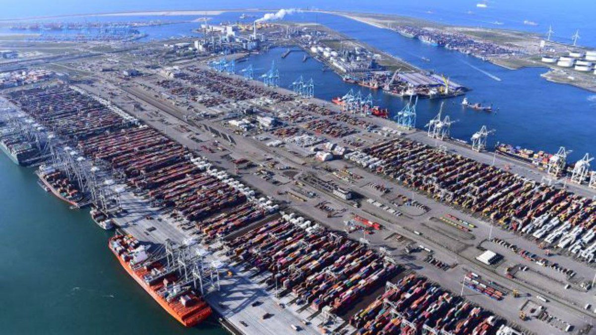 ❗️❗️❗️According to the Financial Times, the port of Rotterdam in the Netherlands is preparing for a possible war with Russia —👇

📌 Europe’s largest port, Rotterdam, is preparing docks for NATO military cargo and planning logistical routes in case of conflict.

📌 A special