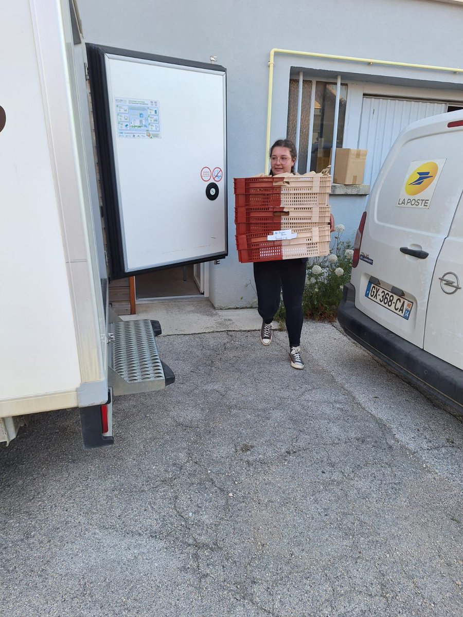 #Vudanslapresse 📰

Retrouvez sur ICI et l'<a href="/LEstRepHtDoubs/">L'Est Républicain Pontarlier Haut-Doubs</a> un reportage sur la livraison de repas à domicile par le facteur sur le secteur de Pontarlier ! 🍲 🚚

#LaPoste livre aujourd'hui près de 100 convives pour le compte de l'ADMR.