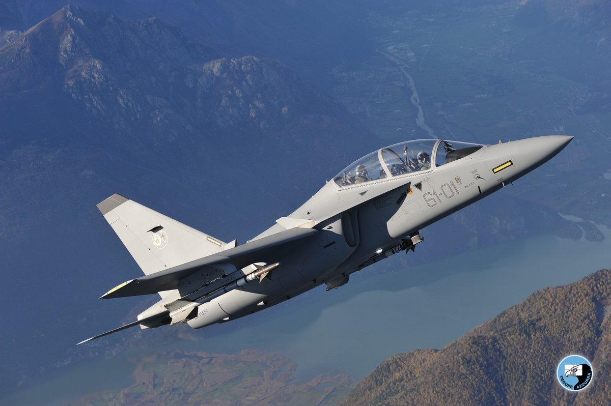NATO_AIRCOM's tweet image. Pilots from 🇩🇪🇬🇷🇮🇹 & Global Partners 🇦🇹 🇸🇬 complete advanced flying training at the International Flight Training School in 🇮🇹
International defence cooperation maintains NATO's collective defence & the integrity of NATO airspace
Read more: ac.nato.int/archive/2025-2…