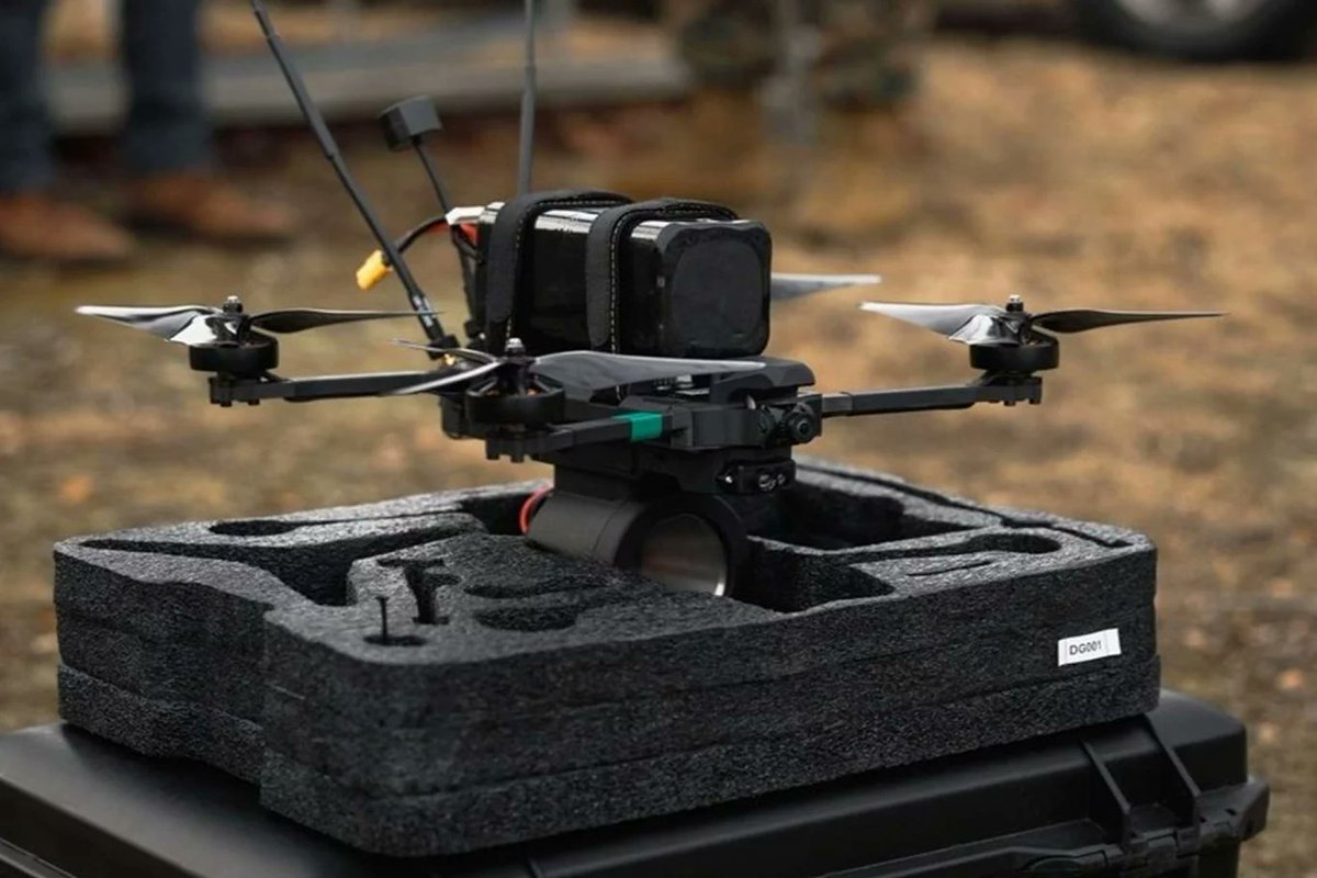 dronesdeguerra's tweet photo. Archer, un cuadricóptero de 8 pulgadas con una ojiva de 2 kg a lo largo de 20 km, que vuela de día y de noche en cualquier condición climática, una capacidad que ahora está siendo probada activamente por el Ejército de los 🇺🇲 y que está probada en combate real en ucrania https://t.co/F1u2dlKJFx