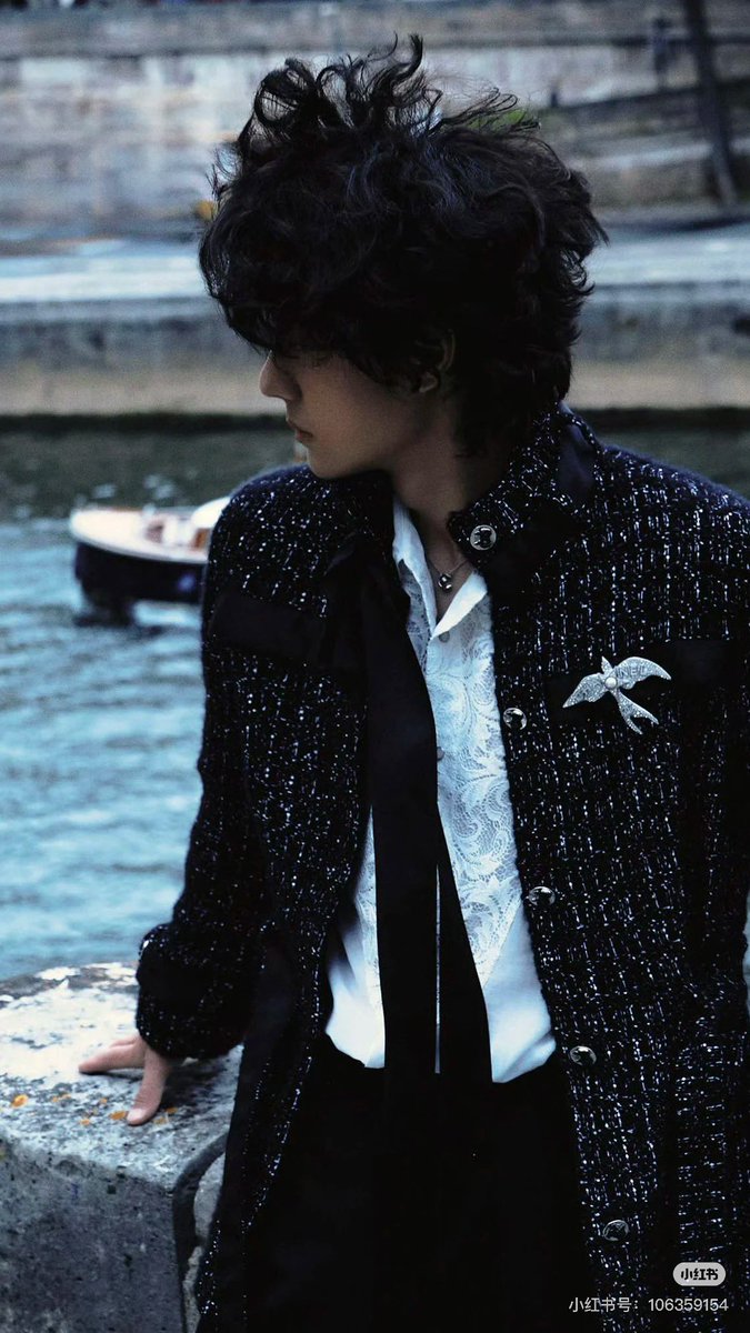 Chipper_Chom's tweet photo. คนหล่อไม่จำเป็นต้องมองเห็นทาง ปล่อยให้ทางมองเห็นเราค่ะ 

YIBO CHANEL FW25Couture
#WangYiBoCHANELHauteCouture @CHANEL https://t.co/QFwkHUdHhZ