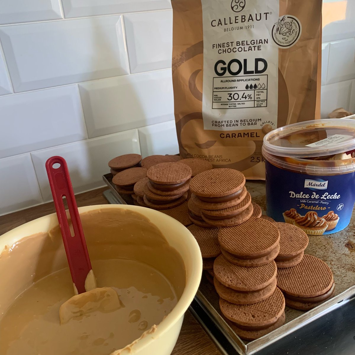 Alfajores marplatenses made with @Callebaut_UKIE and <a href="/DulceMardel/">Mardel</a> 🥰🥰🥰🥰