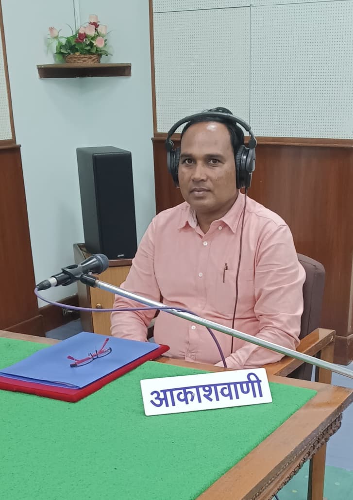 KVK, ICAR-CIAE, Bhopal (@kvk_ciaebhopal) on Twitter photo Sh. M. P. Singh was invited as an expert speaker in the "Hello Gram Sabha" live phone-in programme at Akashwani Kendra, Bhopal, on 6th July 2025. The programme focused on the topic "Sowing and Management of Kharif Crops." <a href="/ICAR_CIAE/">ICAR-Central Institute of Agricultural Engineering</a> Sh. M. P. Singh was invited as an expert speaker in the "Hello Gram Sabha" live phone-in programme at Akashwani Kendra, Bhopal, on 6th July 2025. The programme focused on the topic "Sowing and Management of Kharif Crops." <a href="/ICAR_CIAE/">ICAR-Central Institute of Agricultural Engineering</a>