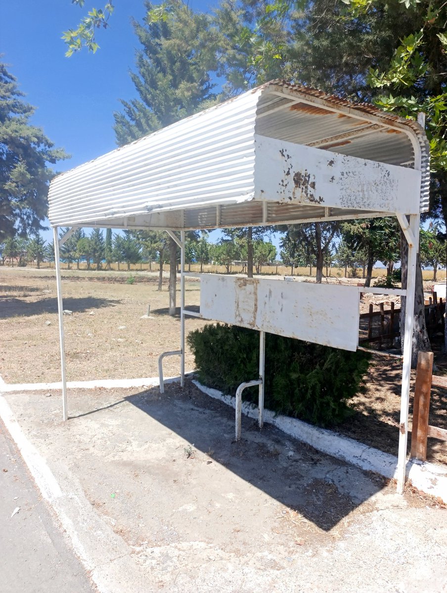 #Arsuz 5000 Evler’deki dolmuş durakları kullanılamaz halde! Kırık banklar,dökülen çatılar ve bakımsız alanlar vatandaşları zorluyor.  
Belediye <a href="/ArsuzBelediyesi/">Arsuz Belediyesi</a>’ni bu acil soruna çözüm üretmeye ve durakları insanlık onuruna yakışır hale getirmeye davet ediyoruz. #ArsuzBelediyesi