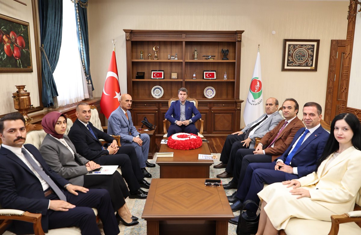 Valimiz Önder BAKAN ile Vali Yardımcılarımız ve İlçe Kaymakamlarımızın katılımıyla, Amasya'mızda vatandaşlarımıza sunulan kamu hizmetlerinin değerlendirildiği toplantı gerçekleştirildi.

#HuzurunŞehriAmasya