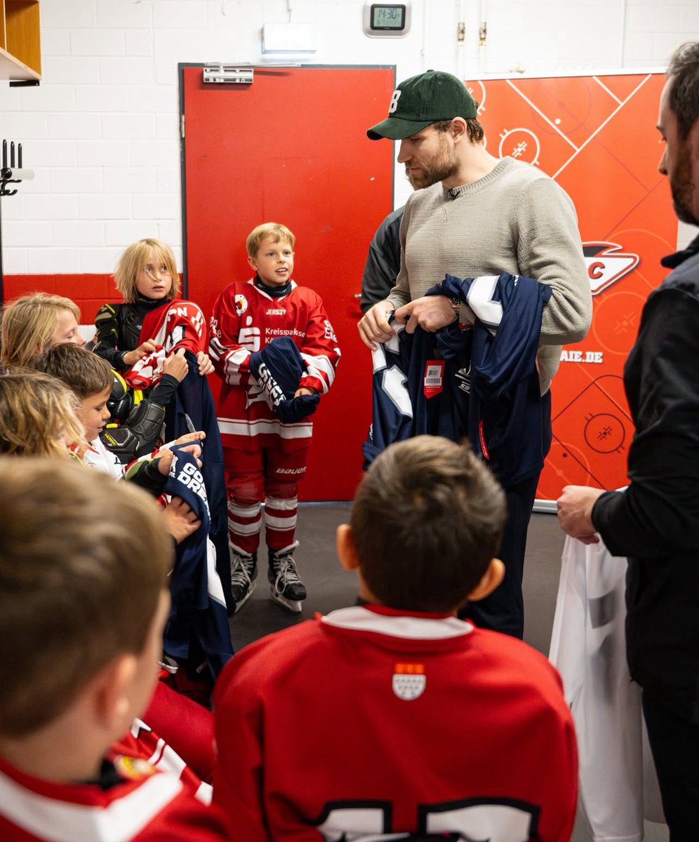 Nbd just Leon draisaitl and donating hockey equipment for the next two years (29 sets per year cause of course) to encourage young German players IN HIS HOME TOWN to keep playing the sport he loves 😭