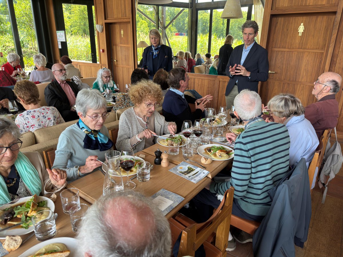 instituthds's tweet image. 🌞 Ce mardi 8 juillet, @dlarghero, Vice-président des @hautsdeseinefr et Maire de @VilledeMeudon, était aux côtés des seniors de #Meudon et de #FontenayAuxRoses pour la 3ème journée de la campagne #SourireDEté.

Un moment chaleureux et convivial au restaurant Les Roseaux, au cœur…