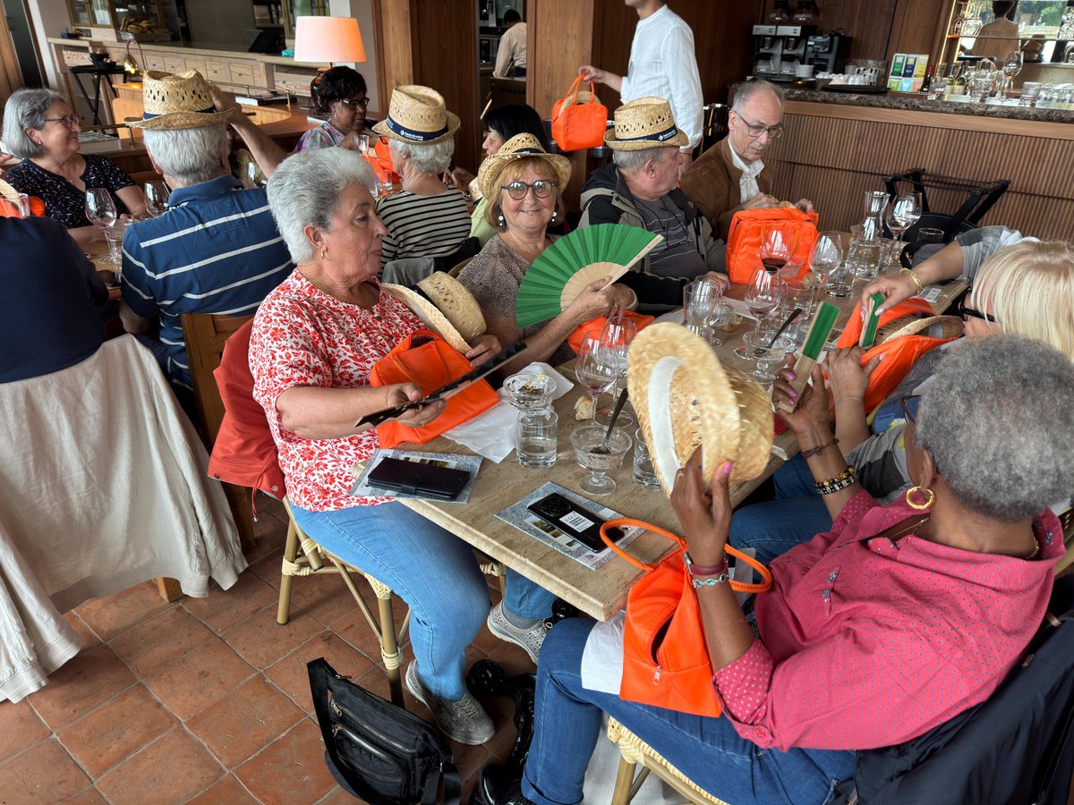 instituthds's tweet image. 🌞 Ce mardi 8 juillet, @dlarghero, Vice-président des @hautsdeseinefr et Maire de @VilledeMeudon, était aux côtés des seniors de #Meudon et de #FontenayAuxRoses pour la 3ème journée de la campagne #SourireDEté.

Un moment chaleureux et convivial au restaurant Les Roseaux, au cœur…