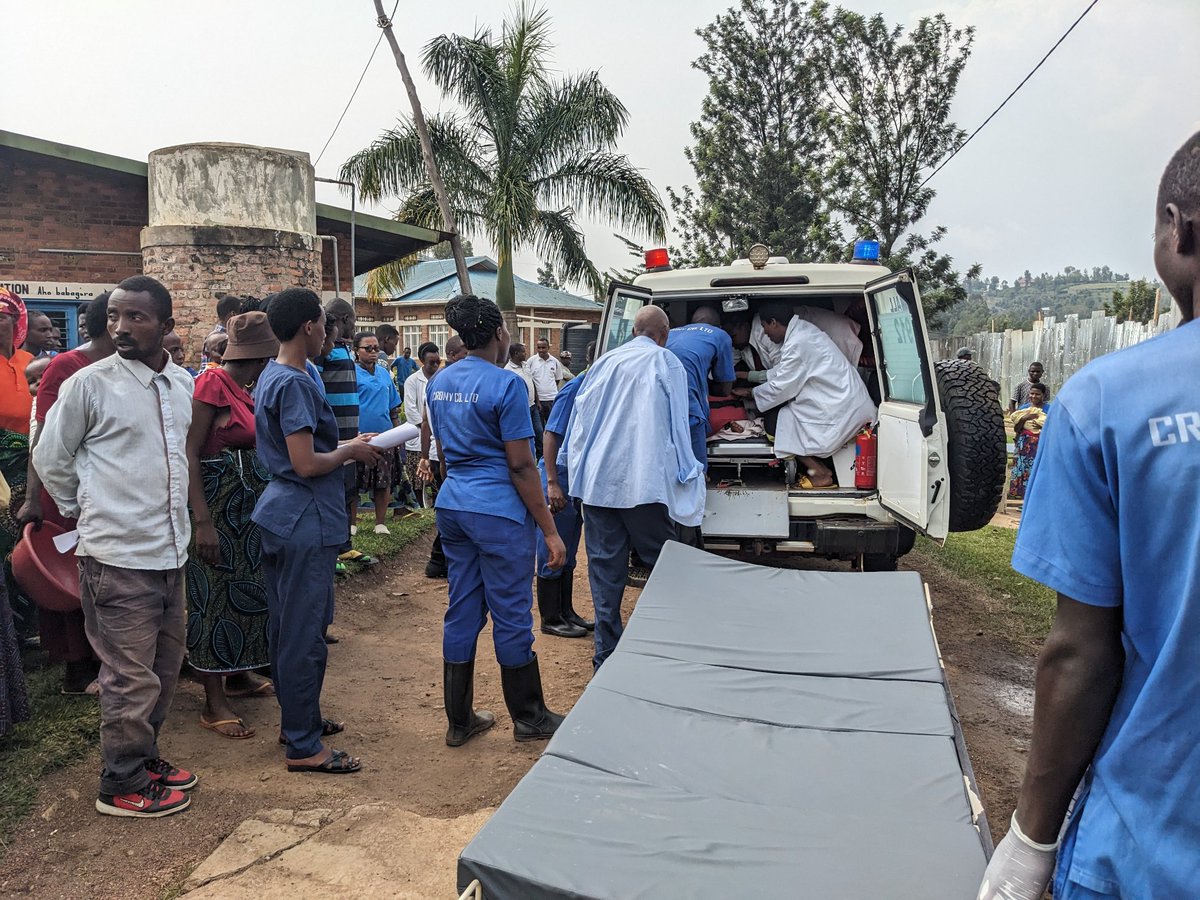 Uyu munsi, ibitaro bya Ngarama byakiriye itsinda rya Rwanda Police – Ishami rishinzwe kuzimya no kurwanya inkongi y’umuriro Baje guhugura abakozi ku bijyanye no kwirinda inkongi y’umuriro, uburyo bwo kuyikumira no kuyitabara hakiri kare.

#FireSafety #RwandaPolice