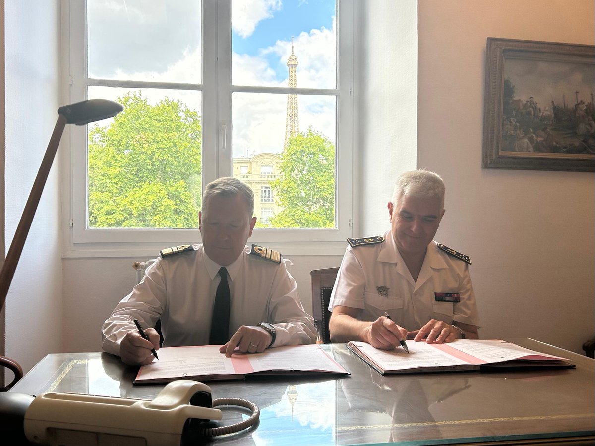 UK Defence in France (@ukdefencefrance) on Twitter photo VADM <a href="/MartinJConnell/">Second Sea Lord</a> then met with his French counterpart VAE François-Xavier Polderman @MarineNational to exchange strategic discussion and sign the joint direction and guidance on how UK-French navies will cooperate over the next 12 months. VADM <a href="/MartinJConnell/">Second Sea Lord</a> then met with his French counterpart VAE François-Xavier Polderman @MarineNational to exchange strategic discussion and sign the joint direction and guidance on how UK-French navies will cooperate over the next 12 months.