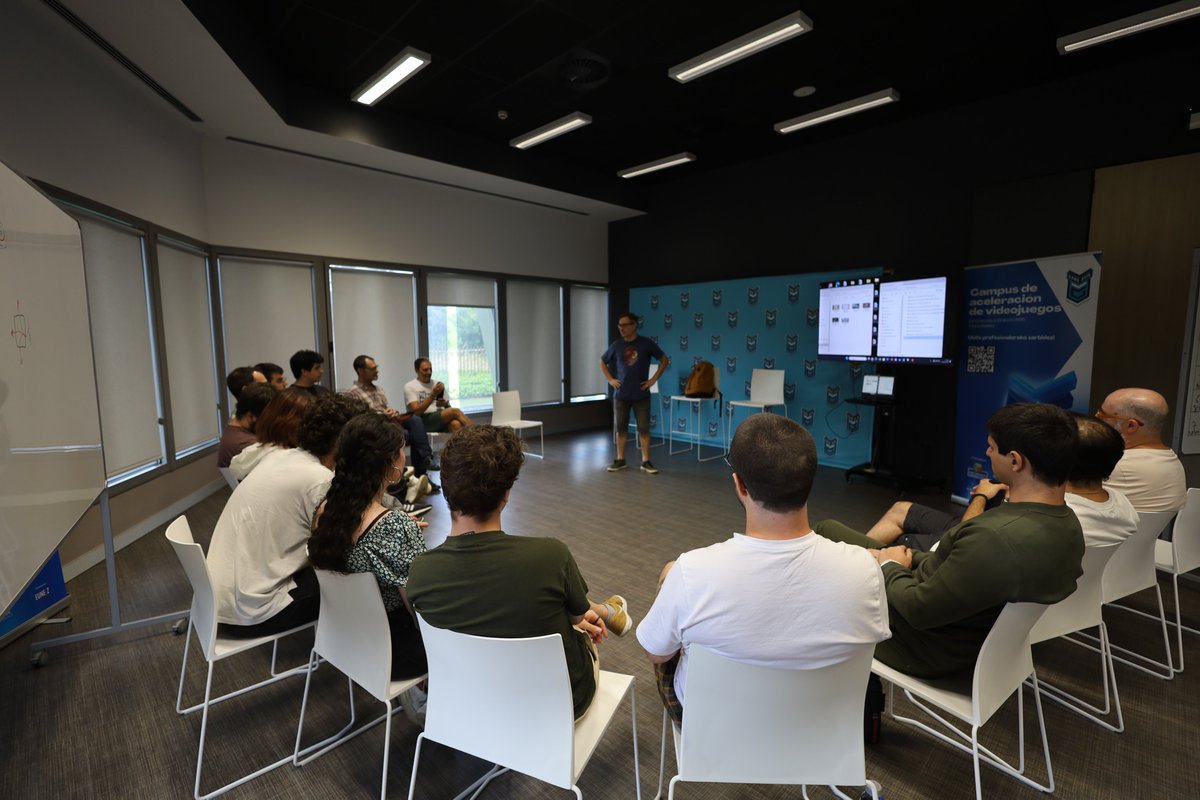 🎮 El veterano de la industria y CEO de The Breach Studios, Ferran Puntí, ofreció el pasado lunes en el #CampusEUNEIZ la charla "𝟭𝟱 𝗮ñ𝗼𝘀 𝘀𝗼𝗯𝗿𝗲𝘃𝗶𝘃𝗶𝗲𝗻𝗱𝗼 𝗮 𝗹𝗮 𝗶𝗻𝗱𝘂𝘀𝘁𝗿𝗶𝗮 𝗱𝗲 𝗹𝗼𝘀 𝘃𝗶𝗱𝗲𝗼𝗷𝘂𝗲𝗴𝗼𝘀".

💡 Durante la sesión, Ferran ofreció consejos