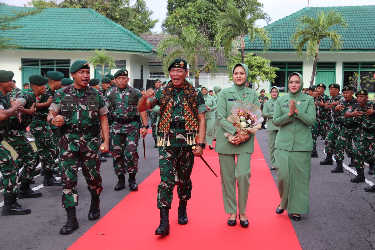 brigifmr6's tweet photo. Pangkostrad Kunjungi Markas Brigade Infanteri 6/TSB/2 Kostrad di Sukoharjo

https://t.co/MSVDdZN7Tp https://t.co/dqw183OZL7