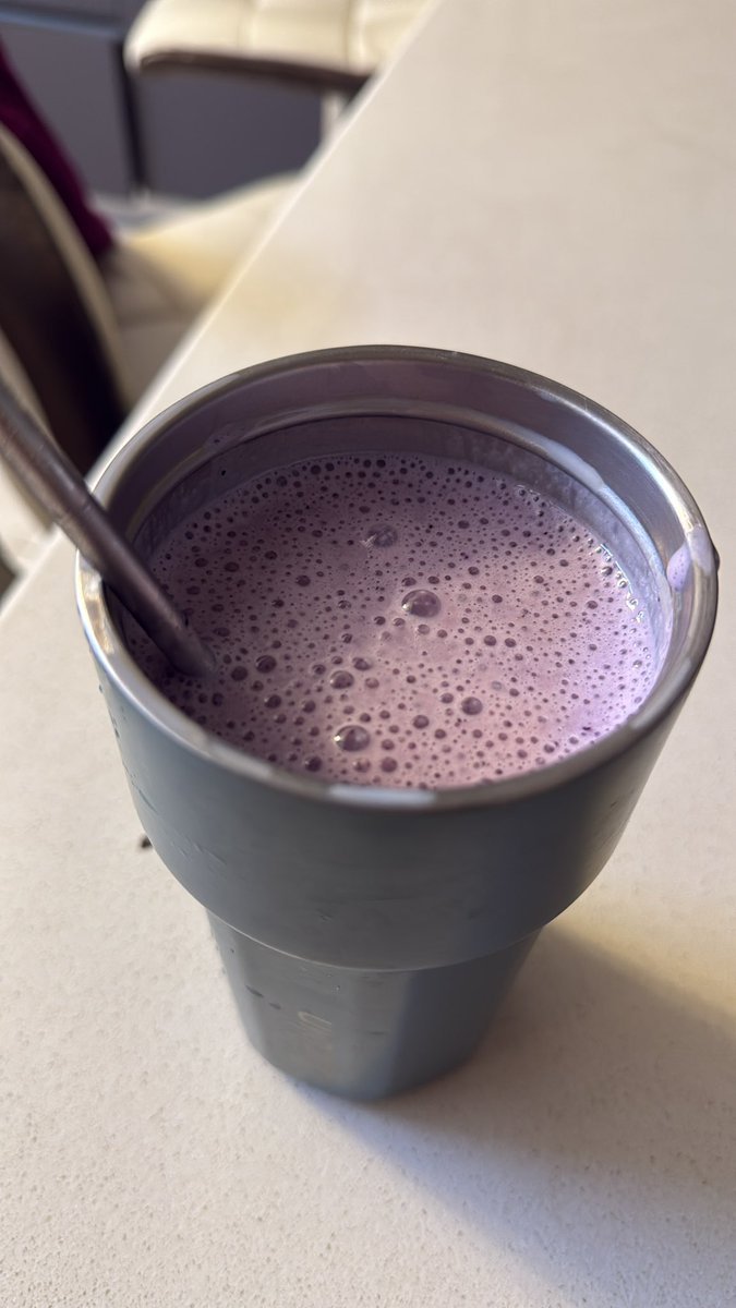 gulchandna's tweet image. new favourite dessert for breakfast
ON vanilla protein + amul slim trim milk + blueberry (5-6 pcs) + strawberry (3-4 pcs)