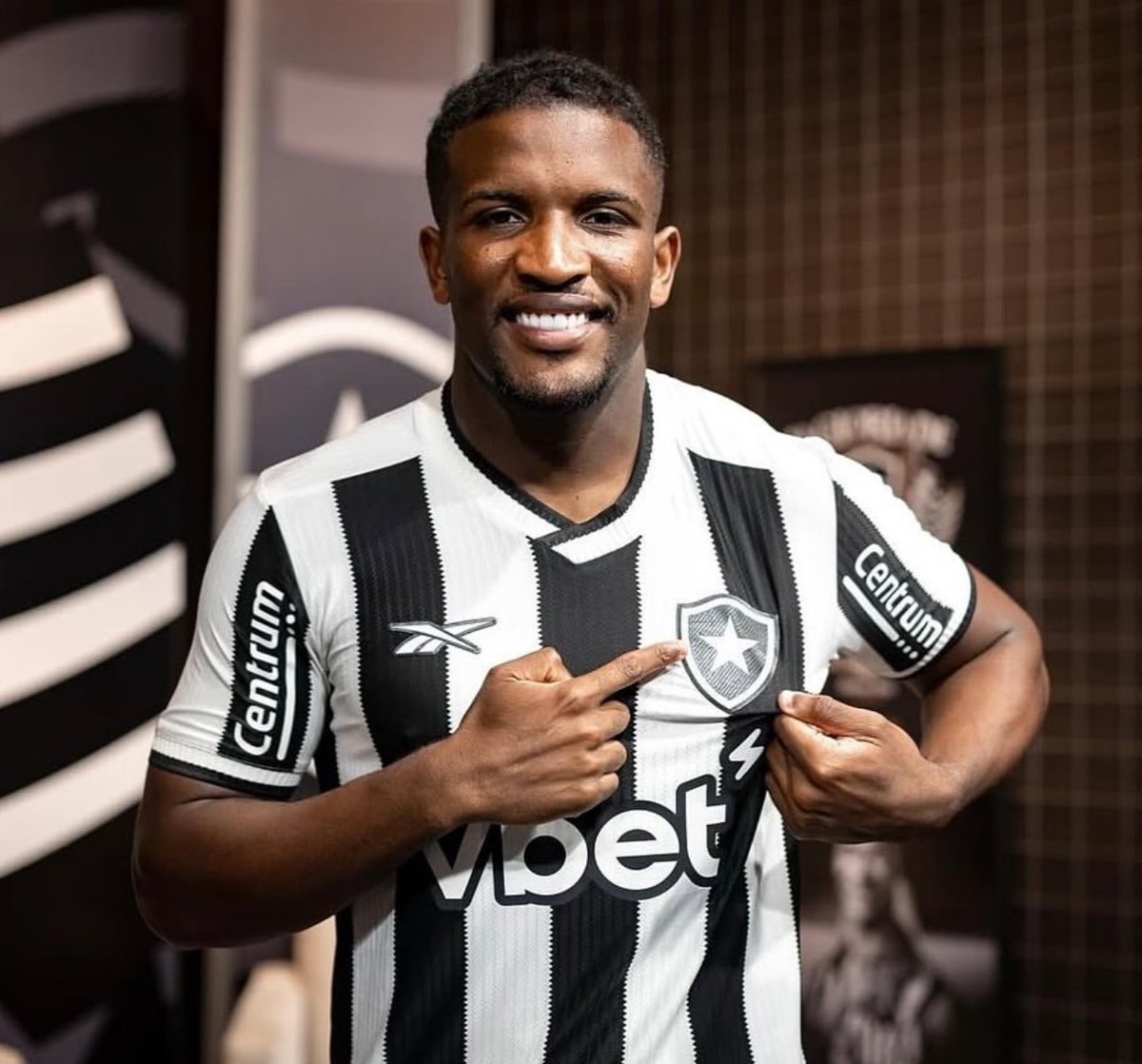 Transferências 24h (@transf_24h) on Twitter photo Elias Manoel é o novo reforço do Santa Clara, de Portugal.
O atacante do Botafogo também recebeu propostas do Mirassol e Sport, mas optou por jogar no futebol português.
📰| <a href="/venecasagrande/">Venê Casagrande</a>
📸| Lucas Almeida Elias Manoel é o novo reforço do Santa Clara, de Portugal.
O atacante do Botafogo também recebeu propostas do Mirassol e Sport, mas optou por jogar no futebol português.
📰| <a href="/venecasagrande/">Venê Casagrande</a>
📸| Lucas Almeida