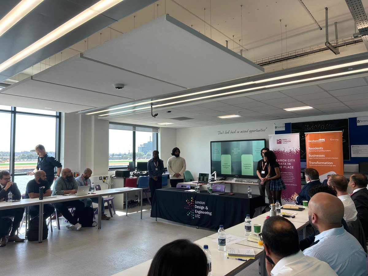 rokhsanafiaz's tweet image. Today I was proud to showcase how Newham is leading London on data and innovation during #LondonDataWeek - hosting @howarddawber at the London Design &amp;amp; Engineering UTC @LDEUTC, where young people are learning the skills to shape our digital future.🤖📊